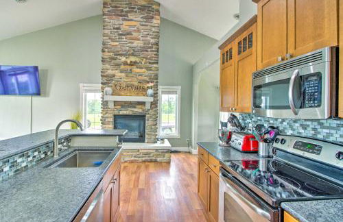 Quiet Retreat with Kayak and Patio, Walk to Lake! - Foto 9