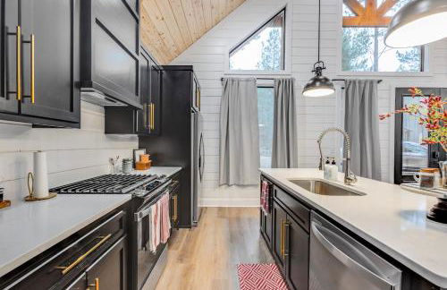 Crimson Creek Cabin - Hot Tub, Playset, Family-Friendly - Foto 13