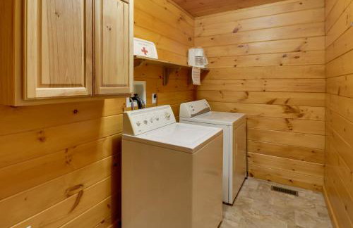 Serene and Secluded Alabama Cabin with Covered Deck! - Foto 21