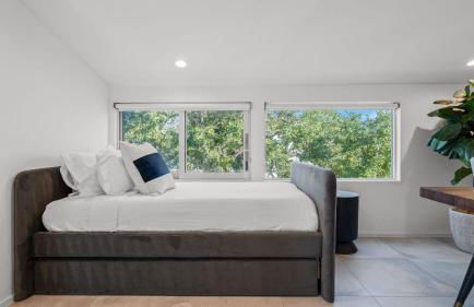 Sleeps 32 Private Compound w Putting Green Bouldin Collective by AvantStay - Foto 22