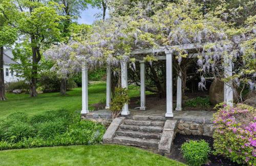 Cranberry Hill | 9 BR 22 Acre Estate | Sleeps 24 - Photo 12