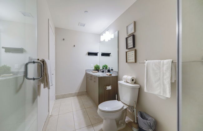 Downtown Doral Condo w-Free Parking - Foto 43