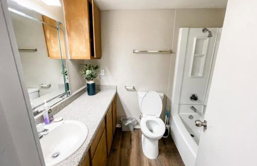 Spacious 3BR Retreat with Pool and Prime Location - Foto 5