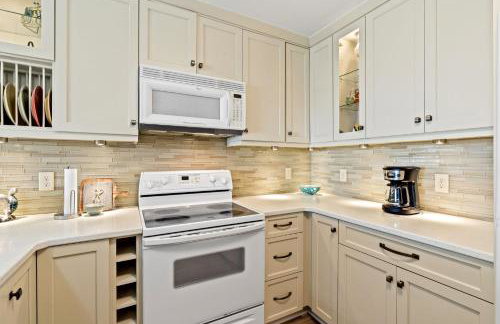 Southern Shores Oak Island Oceanfront with Pool Villa - Foto 12