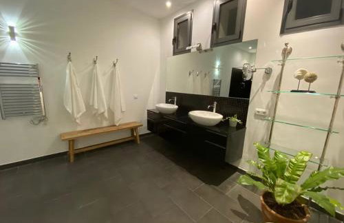 Idyllic 6 bed villa stunning sea view salt pool - Foto 58