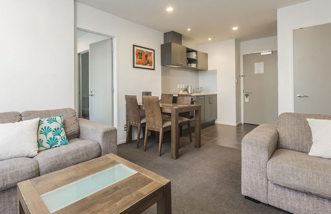 Barclay Suites - Photo 8