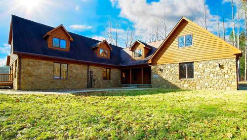 Stately Luxury Vacation Rental with a Private Hot Tub near Brown County State Park, Indiana - Foto 4