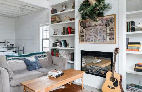 Hip, Cozy Cottage with a Fire Pit in Cleveland Park - Foto 27