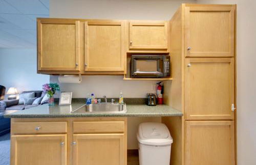 Pet-Friendly New Kensington Apt with Shared Perks - Foto 8