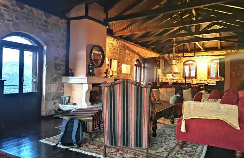 Levantes Mansion - Photo 10