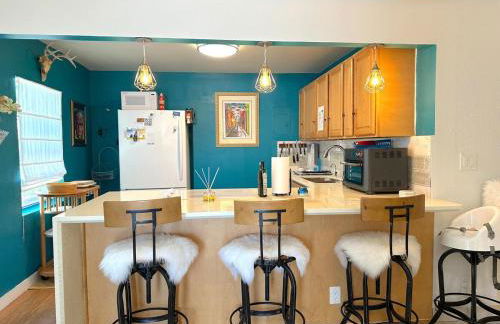 Beach Glam Abode - King Bed, BBQ, Beach Gear - Foto 7