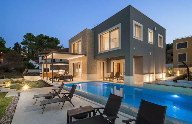 Beachfront Villa Grey Martini with Pool - Foto 1