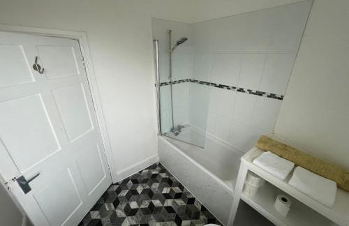 2 bed apartment complete with bedding and towels - Foto 22