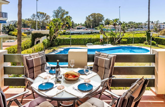 2 bedroom Apartment in Marbella with swimming pool and garden - Photo 11