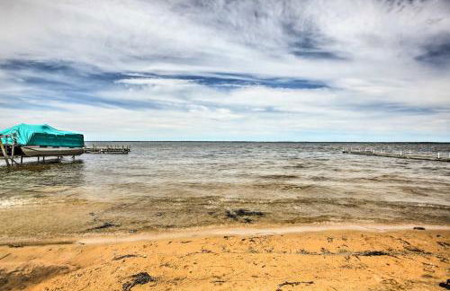 Cozy Houghton Lake Vacation Rental with Fireplace! - Foto 27