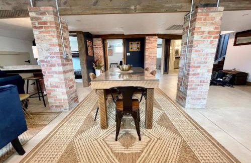 Historical Boiler Maker - Downtown Muskegon - Foto 22