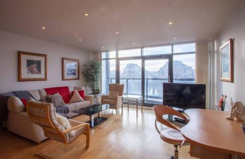 Apartment with river view next to hydro - Photo 1