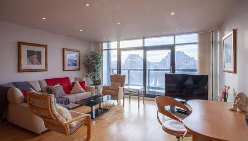 Apartment with river view next to hydro - Photo 1