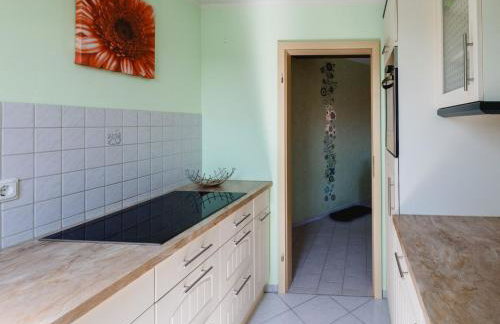 Apartment mit Parkplatz und Fahrradunterstellmöglichkeit mit Balkon nah am Wald by Interhome - Foto 33