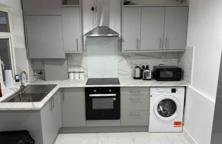 3 Bedroom Home Near Tube Station Easy London Access Peeams Abode Borehamwood - Foto 4
