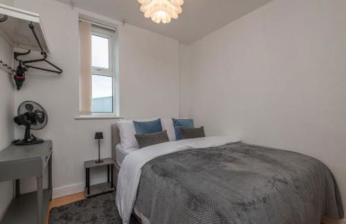 3-Bed Serviced Apt near M62, Leeds - Ideal for Up to 6 Guests - Long Stay Options - Free Parking and Wifi - Foto 20