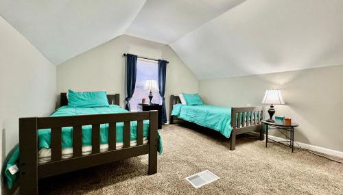 Charming 4BR Home in Liberty Township w Large Deck - Foto 4