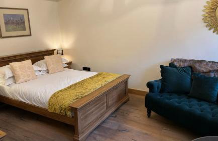 The Saddle Room - Photo 6