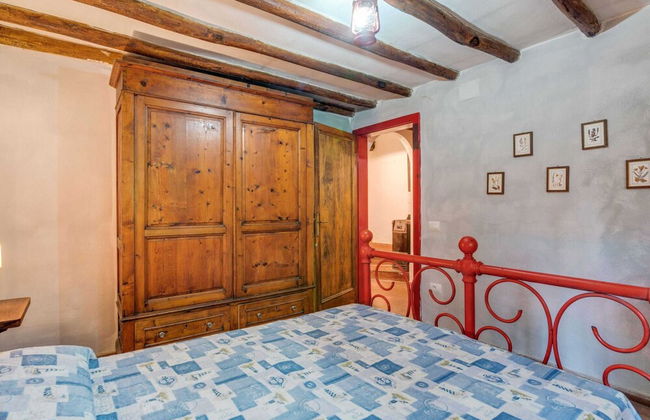 Vintage Vacation Home - Photo 6