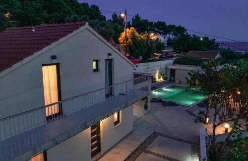 Mediterranean Oasis Seaside Villa with Pool - Foto 42