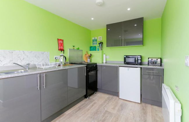 Green Yurt With Hot Tub - Sleeps 3, Parking & Wifi - Photo 5