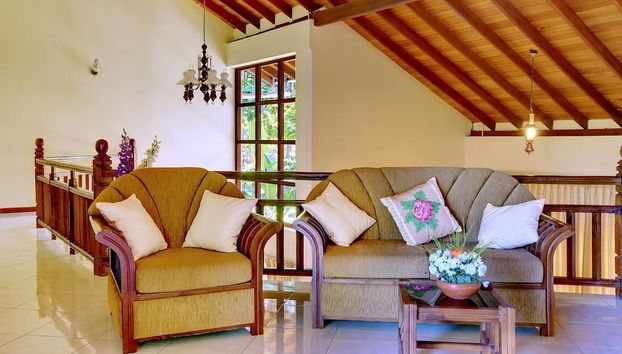 Coin salon dans le hall