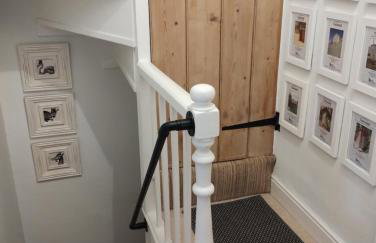 The Cobbles - Central, Parking, Netflix & Woodburner - Photo 10