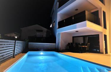 Luxury apartment Marco Polo with a private swimming pool with salt sea water - Foto 1