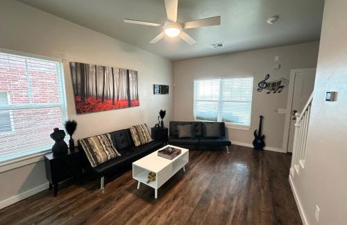 Luxury 3BR Townhome Stay - Foto 25