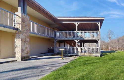 Pool and Riverfront! Couples Retreat in Smoky Mtns - Foto 17