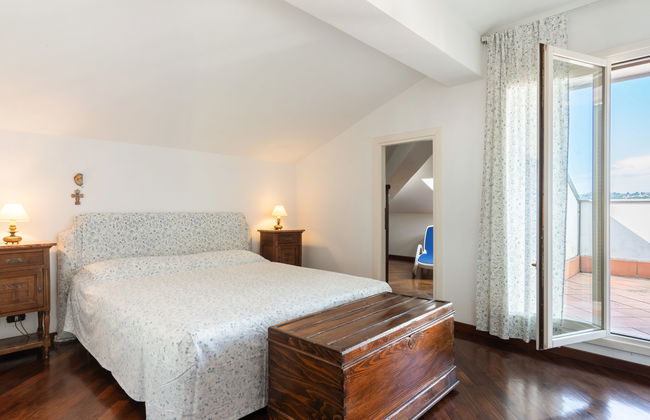 8 bedroom House in Diano Castello with private pool and garden - Photo 15