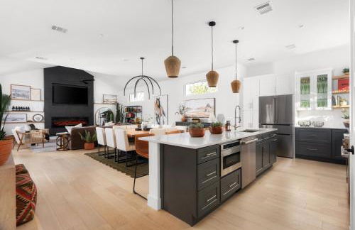 Heated Pool, Game Room, Outdoor Movies, Mins to Downtown, Sleeps 14 - Foto 36