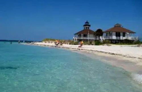 Heated pool with canal views - Foto 4