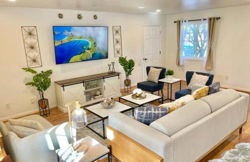 New Charming Spacious Disneyland Pool Home - Photo 54