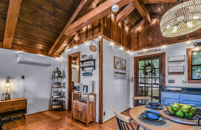 Cliff Haven 1 Bedroom Cabin by RedAwning - Photo 20