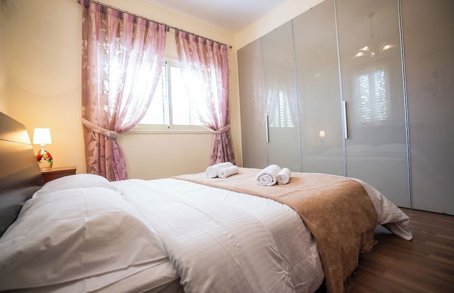 Beachfront 3 BDR Villa With Pool - Photo 7