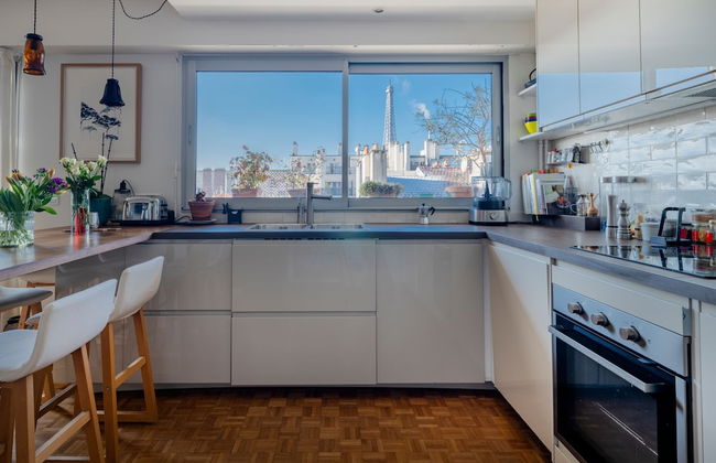 Eiffel Tower Design Residence - Photo 5