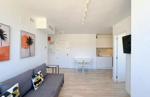 NUEVO, primera linea de playa, con piscina y vistas al mar - Foto 15