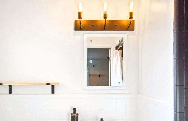 Beautiful Getaway Nears Asian Dist - Photo 5