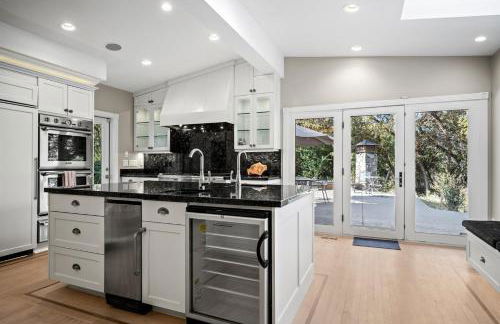 Hobbs Mill Ski Lodge Theater Games Dogs OK - Photo 8