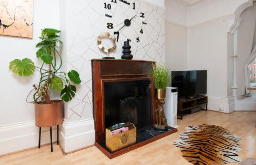 Ann Apartments opposite the Pier with sea view - Photo 4