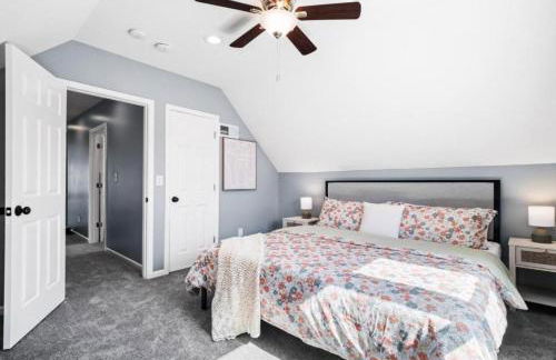 Hot Tub N64 Mins to Downtown Sleeps 8 - Foto 59