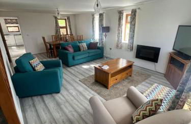 Staycation 3-bedroom home with panoramic views free off road parking - Foto 4