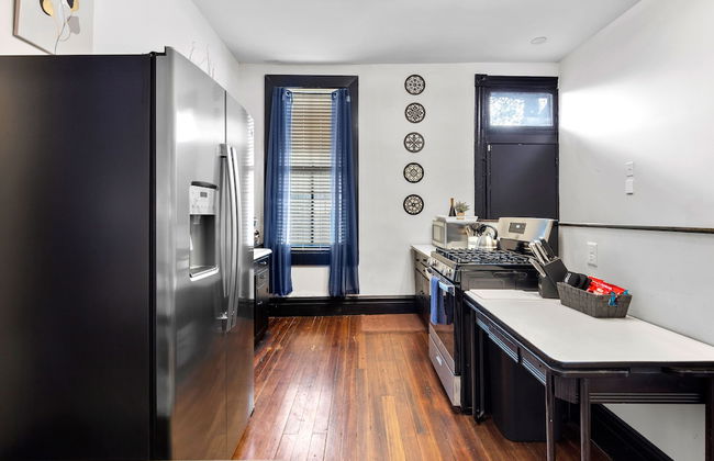 Charming Studio on Cherokee Street - JZ Vacation Rentals - Photo 11