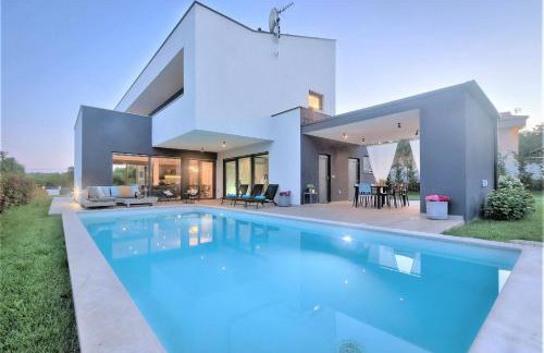 Luxury Villa Hedone with heated pool, welness and playground - Photo 67